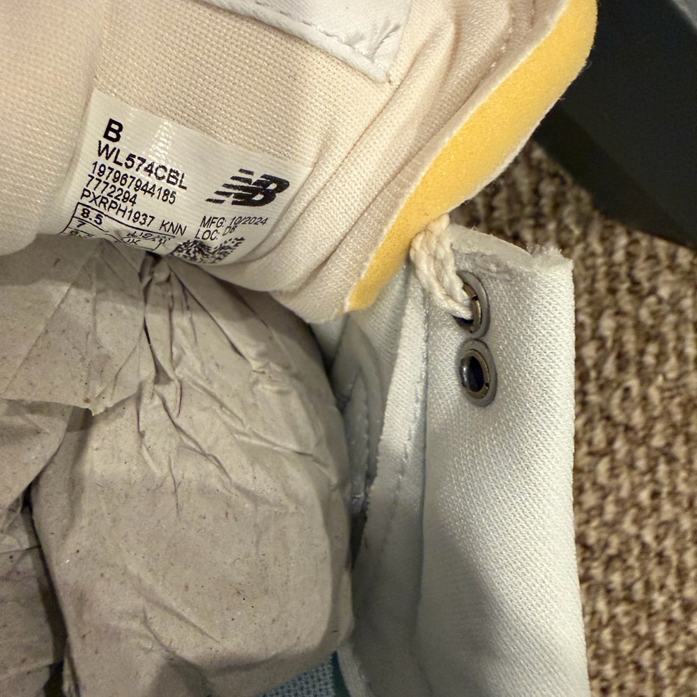 New Balance Beige and Violet Blue Classics Women’s Sneakers (8.5) Like New - Picture 11 of 13